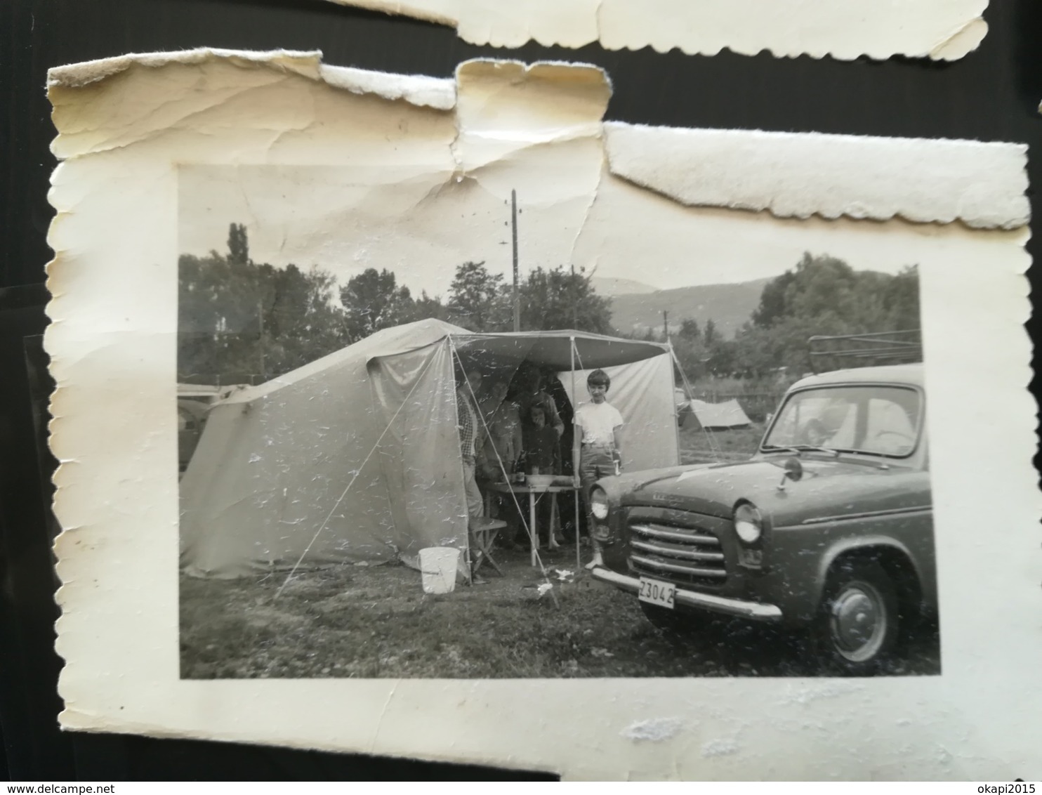 FIGURES ACROBATIQUES SUR HERBE COUPLE PLAGE MER CAMPING VOITURE ANCIENNE LOT de 33 négatifs N-B+ 3 photos usagées