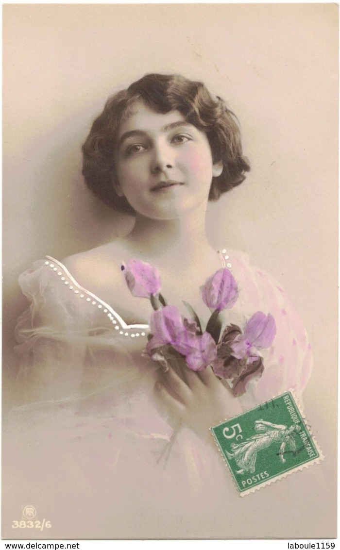 FANTAISIE FEMME FRAU LADY WROUV  : FLEURS MAUVES - CHAPEAU - Circulé Vers NARBONNE - Femmes