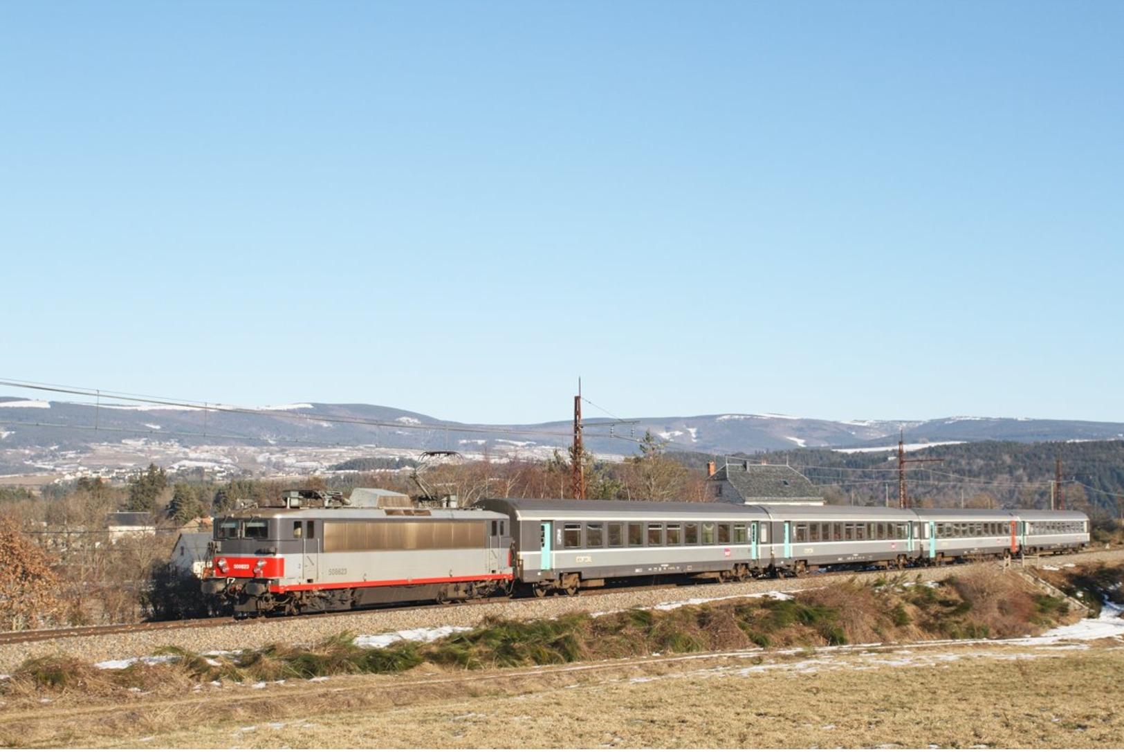 Ruynes En Margeride (15 - France) 11/01/2009 - BB 8623 - Trains