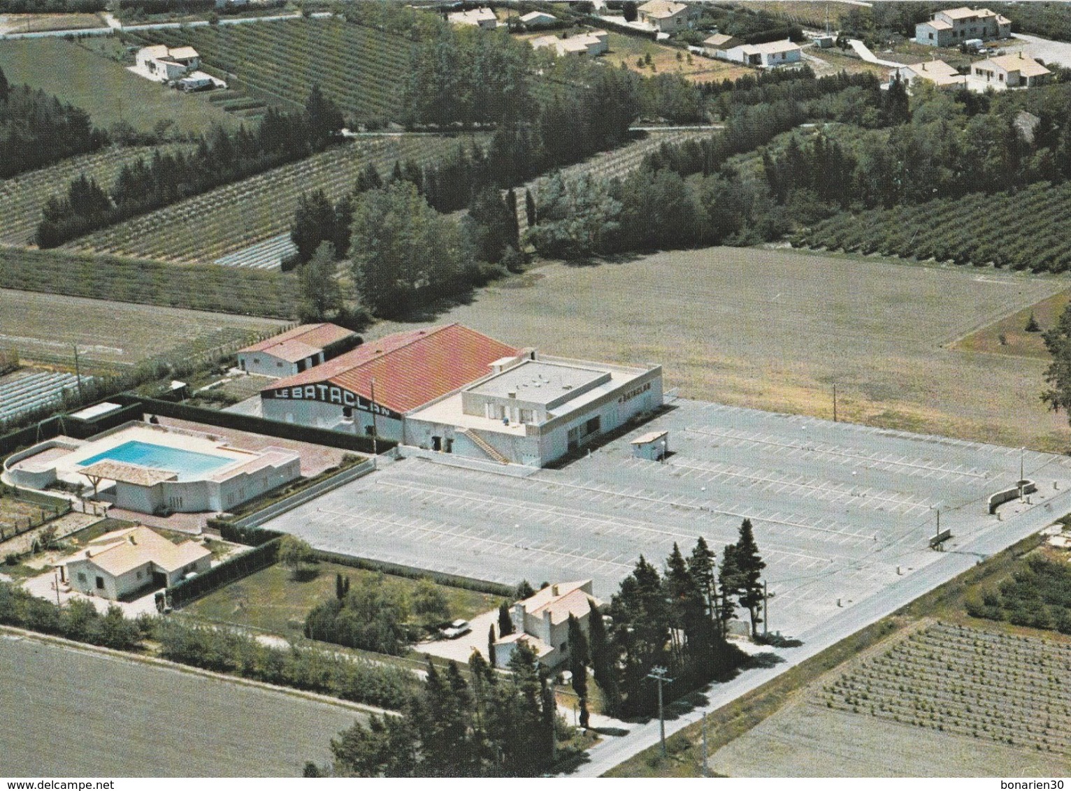 CPSM 84 CAUMONT DANCING LE BATACLAN  VUE AERIENNE - Caumont Sur Durance