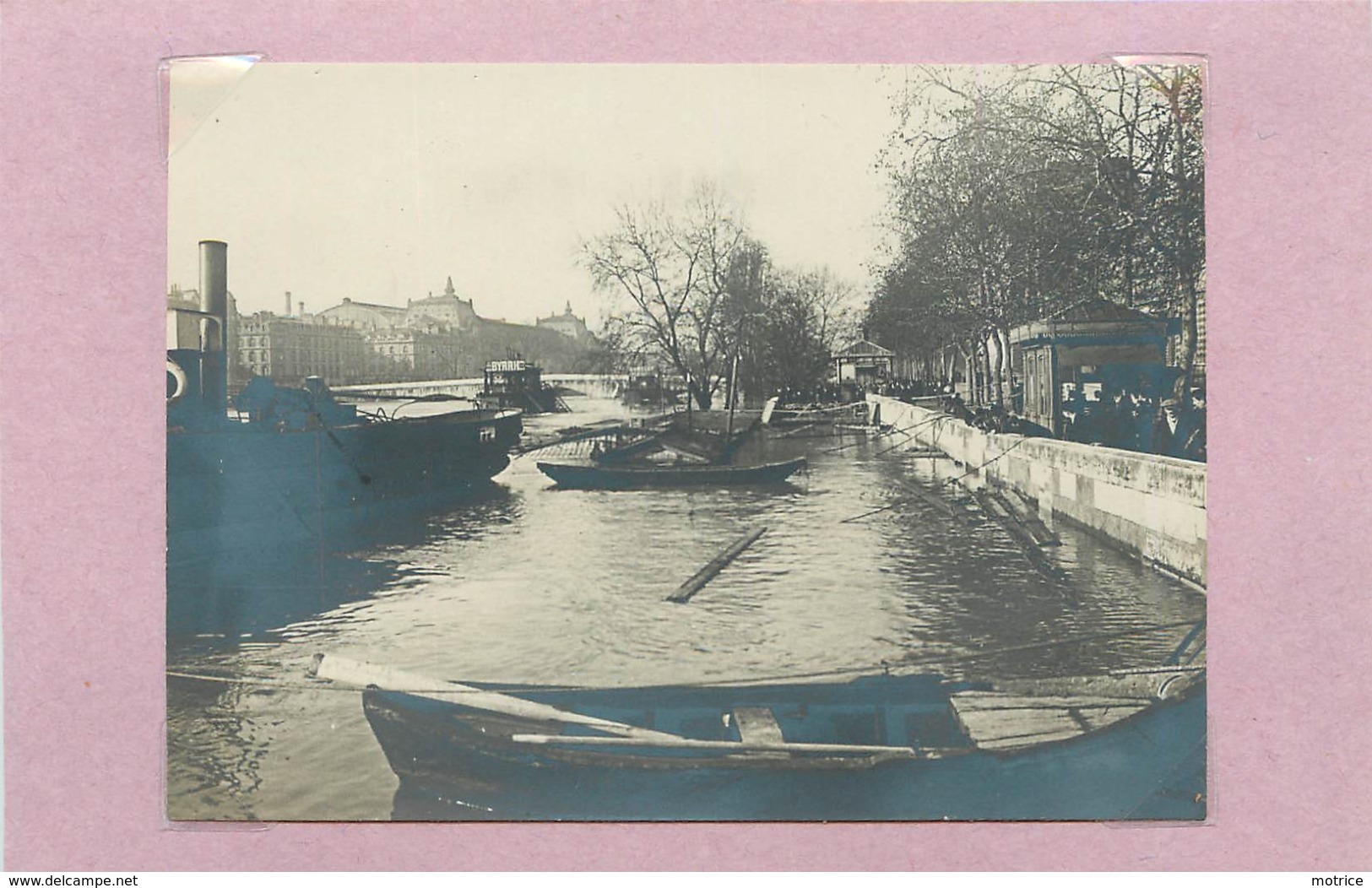 PARIS - Bords De Seine,un Remorqueur ,inondations (photo  Année 1910  Format  10,6cm X 7,8cm) - Orte