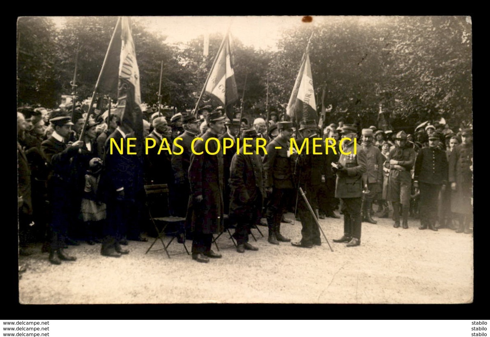 GUERRE 14-18 - REMISE DES DECORATIONS A BOIS-COLOMBES (HAUTS DE SEINE) - CARTE PHOTO ORIGINALE - War 1914-18