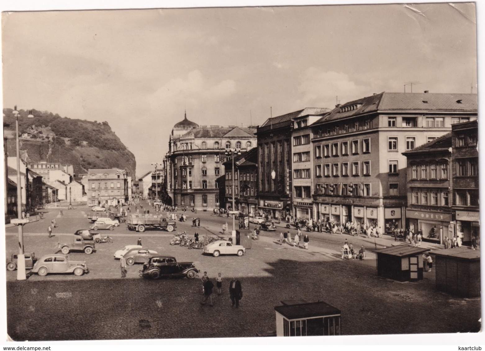 Usti Nad Labem: GAZ-VOLGA M1 ?, M20 POBEDA, 69 JEEP, M21, TRUCK, MOTORCYCLES - Mirové Námestí - (CSSR) - Toerisme