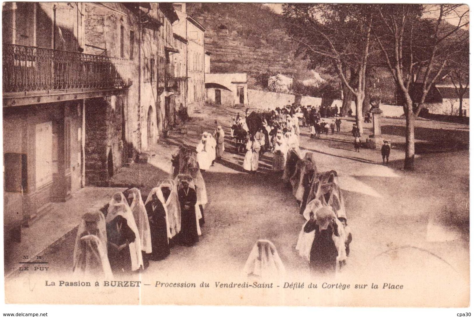 CPA ARDECHE.BURZET.PROCESSION DU VENDREDI-SAINT.DEFILE DU CORTEGE SUR LA PLACE - Altri & Non Classificati