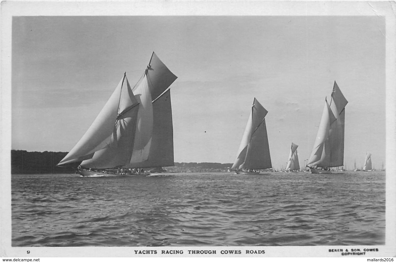 YACHTS RACING THROUGH COWES ROADS ~ AN OLD REAL PHOTO POSTCARD #83714 - Sailing Vessels