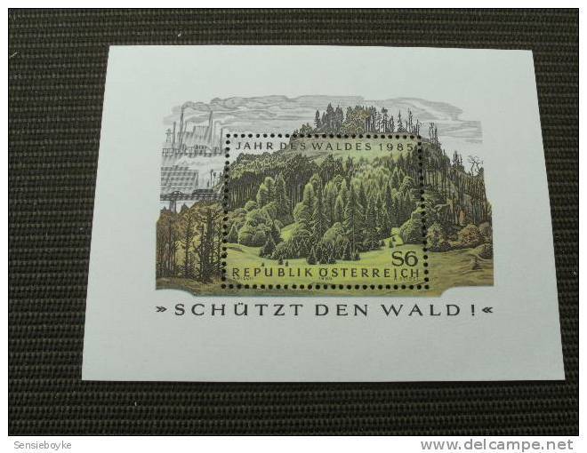 K20986 - Bloc MNh  Austria   -Jahr Des Waldes 1985- Schutz Den Wald - Blocchi & Fogli