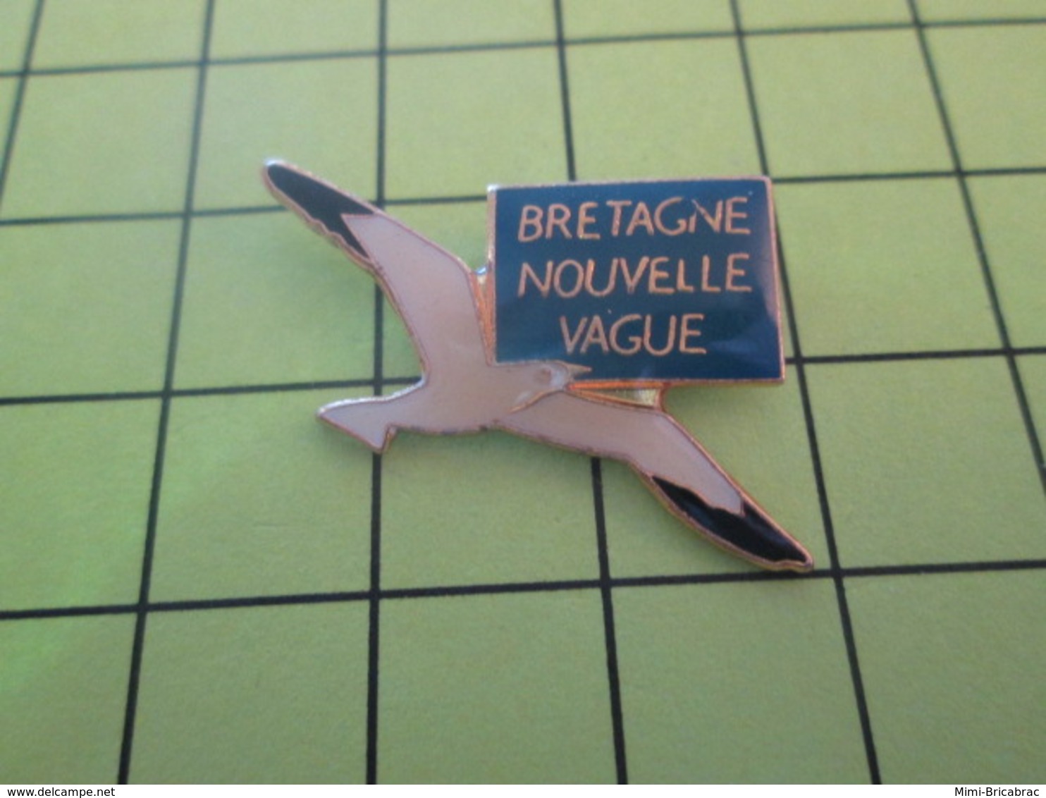 510b PINS PIN'S / Beau Et Rare : Thème AUTRES / OISEAU MOUETTE BRETAGNE UNE NOUVELLE VAGUE Une P'tite MG Et 3 Compères.. - Motos