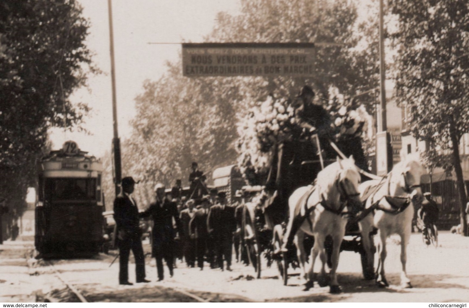 Cp Photo - Lieu à Identifier - Tram N° 72 - Tramway - Défilé - Militaire - Char - Attelage - Animée - Tramways