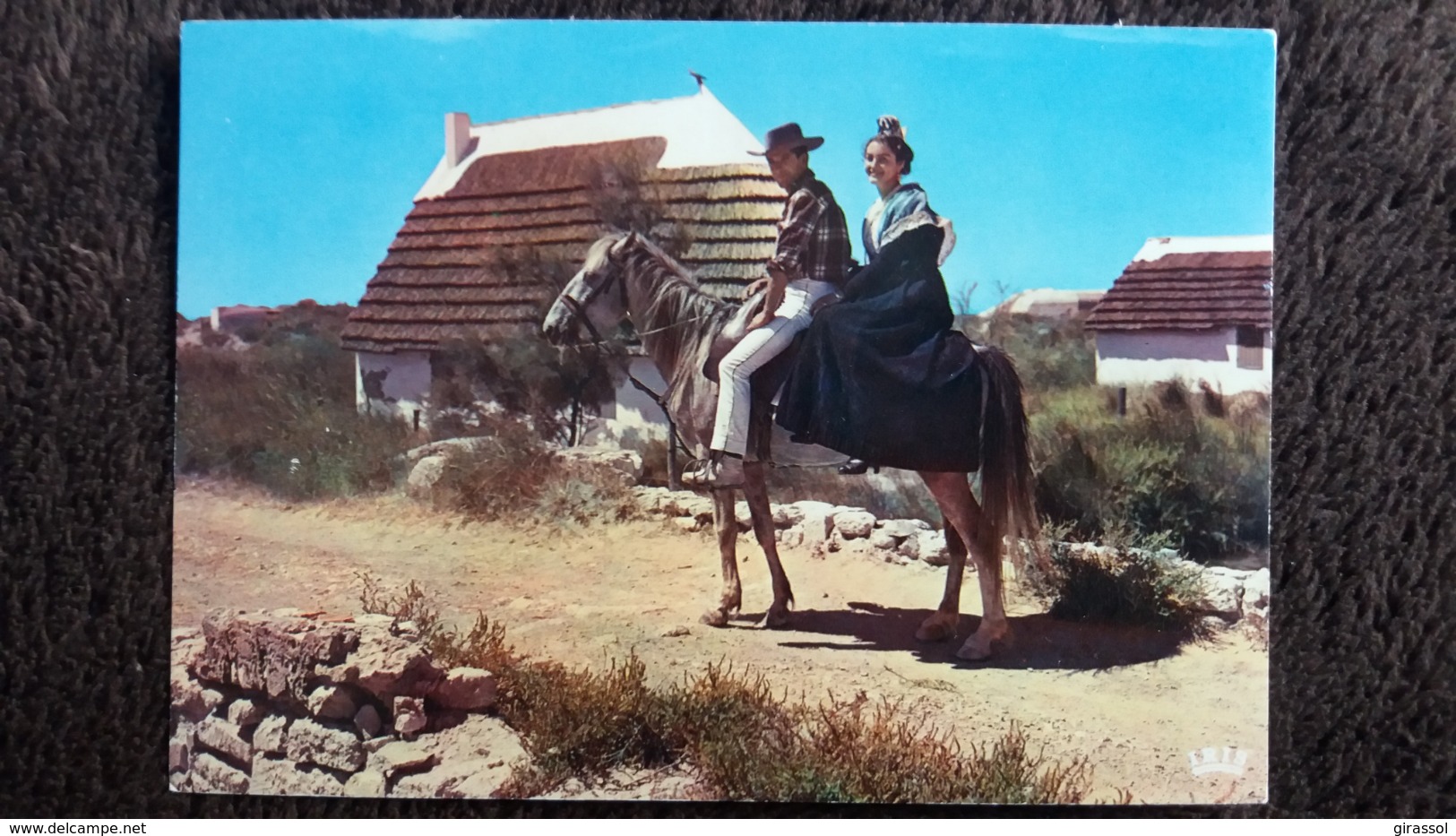 CPSM CHEVAL EN CAMARGUE AVEC LES GARDIANS AU PAYS DE CRIN BLANC LE GARDIAN ET SA MIREILLE DE RETOUR A LEUR CA ED GANDINI - Chevaux