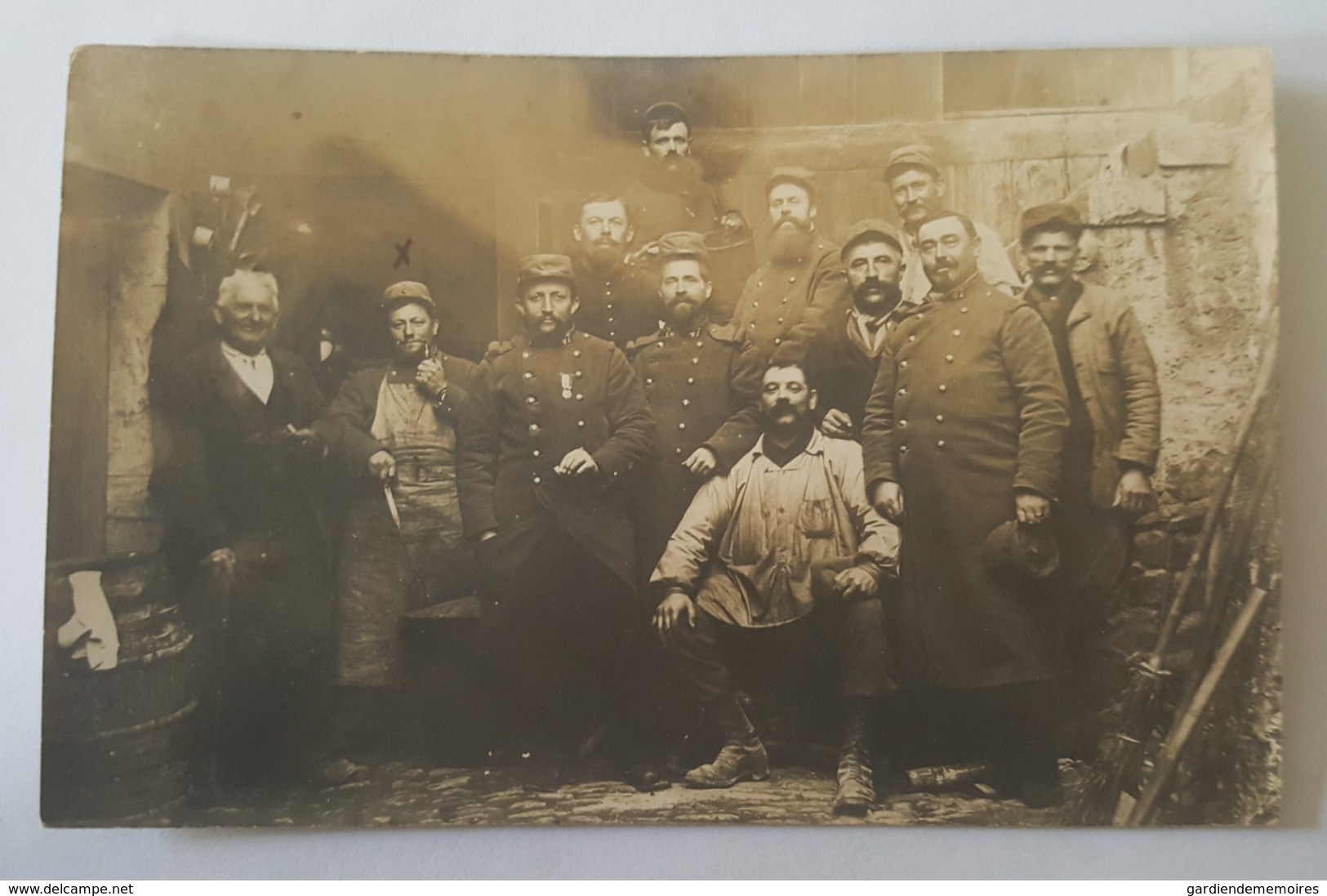 Villey Saint Etienne 1915 - Carte Photo Groupe De Militaires Du 47 è Régiment D'Infanterie? Artillerie? 1 Avec Médaille - Autres & Non Classés