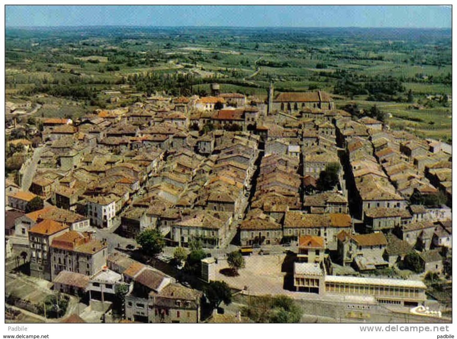 Carte Postale  47.  Monflanquin Vue D'avion Trés Beau Plan - Monflanquin