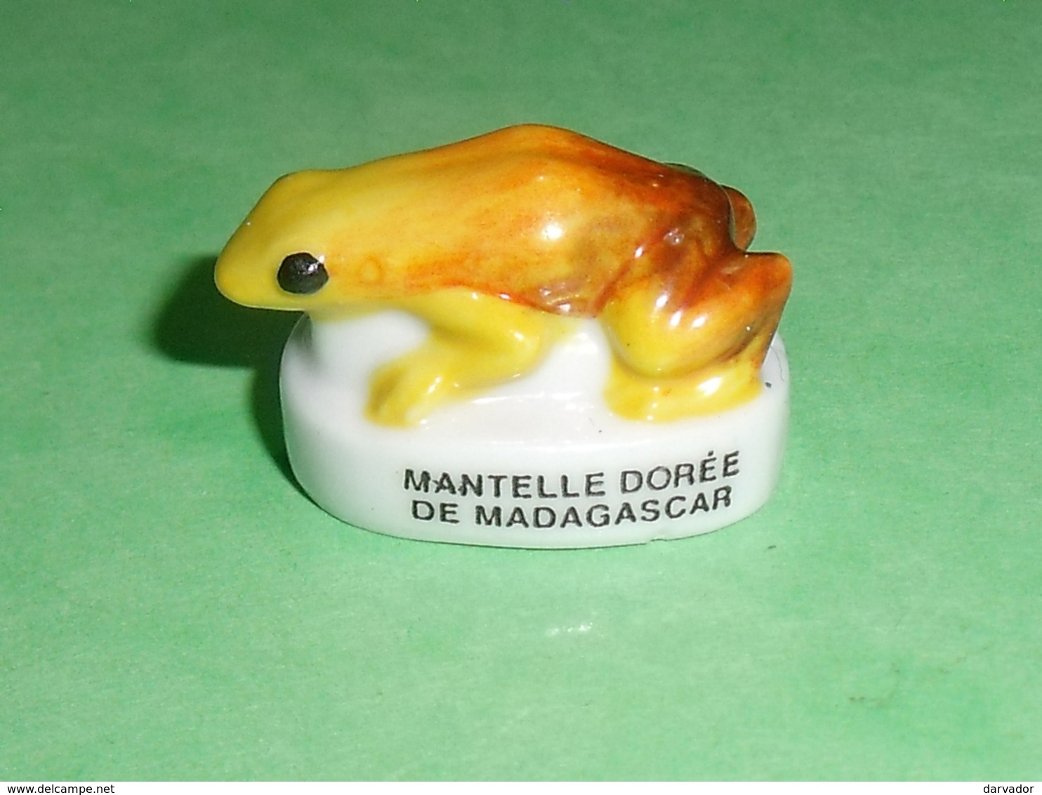 Fèves / Animaux : Grenouille , Mantelle Dorée De Madagascar    T95 - Tiere