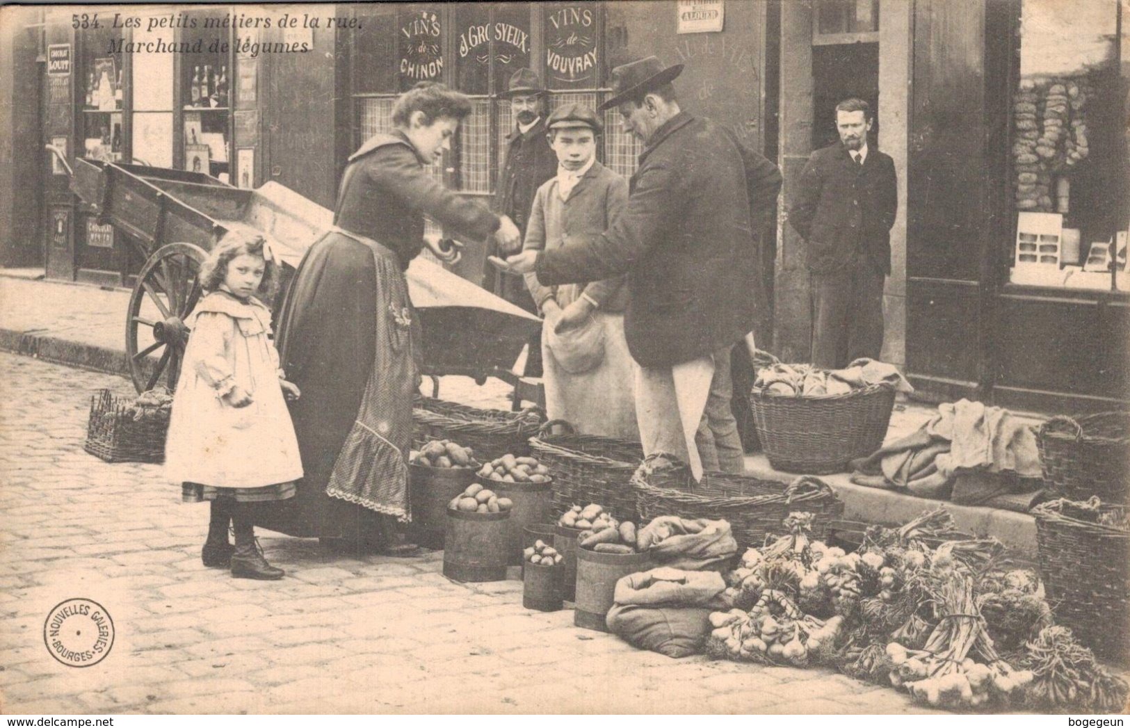 18 BOURGES 534 Les Petits Métiers De La Rue Marchand De Légumes - Bourges