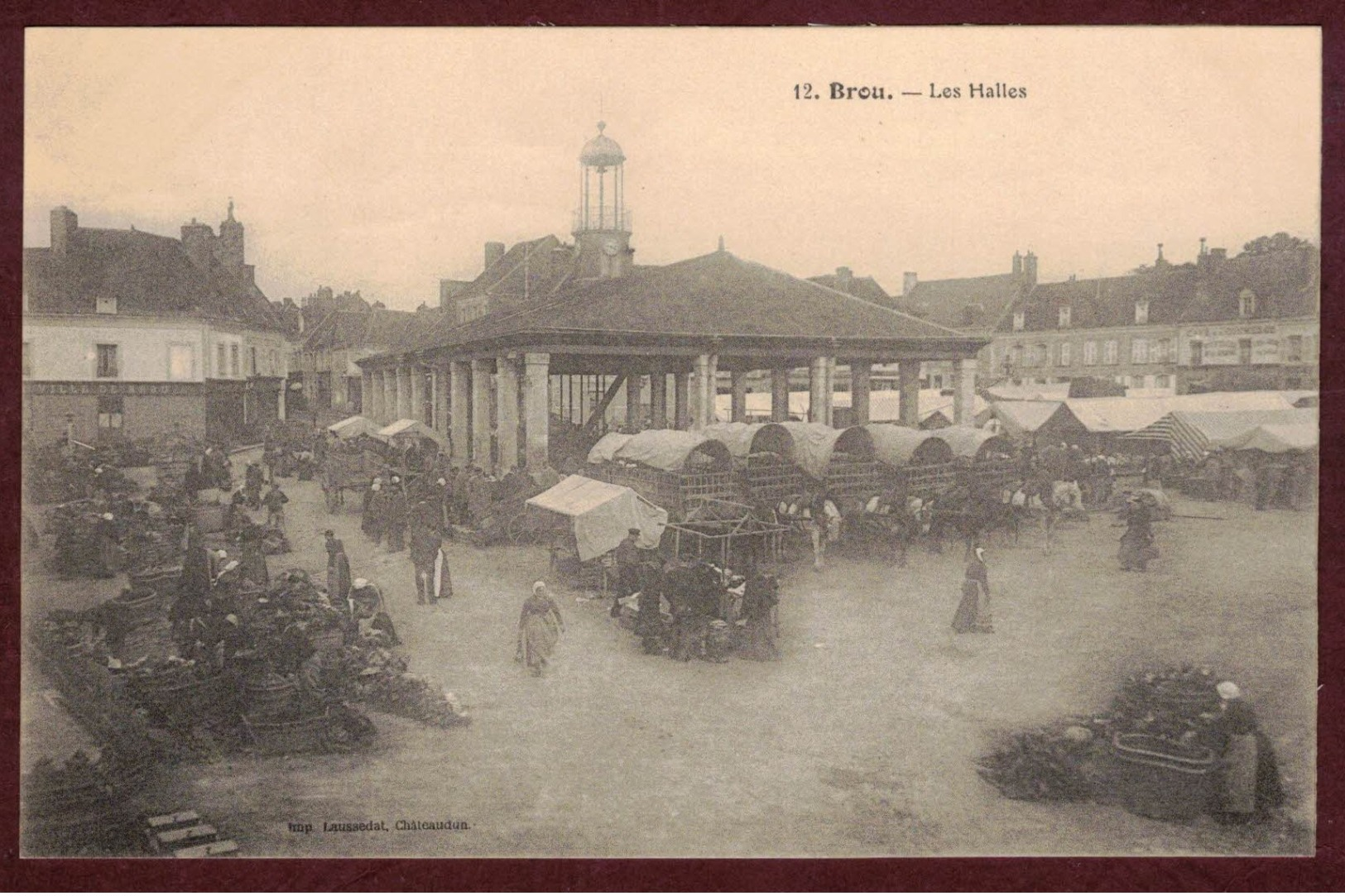 BROU Les Halles Animée  Marché -  Eure-et-Loir 28160 -  Brou Arrondissement De Châteaudun N°12 - Autres & Non Classés