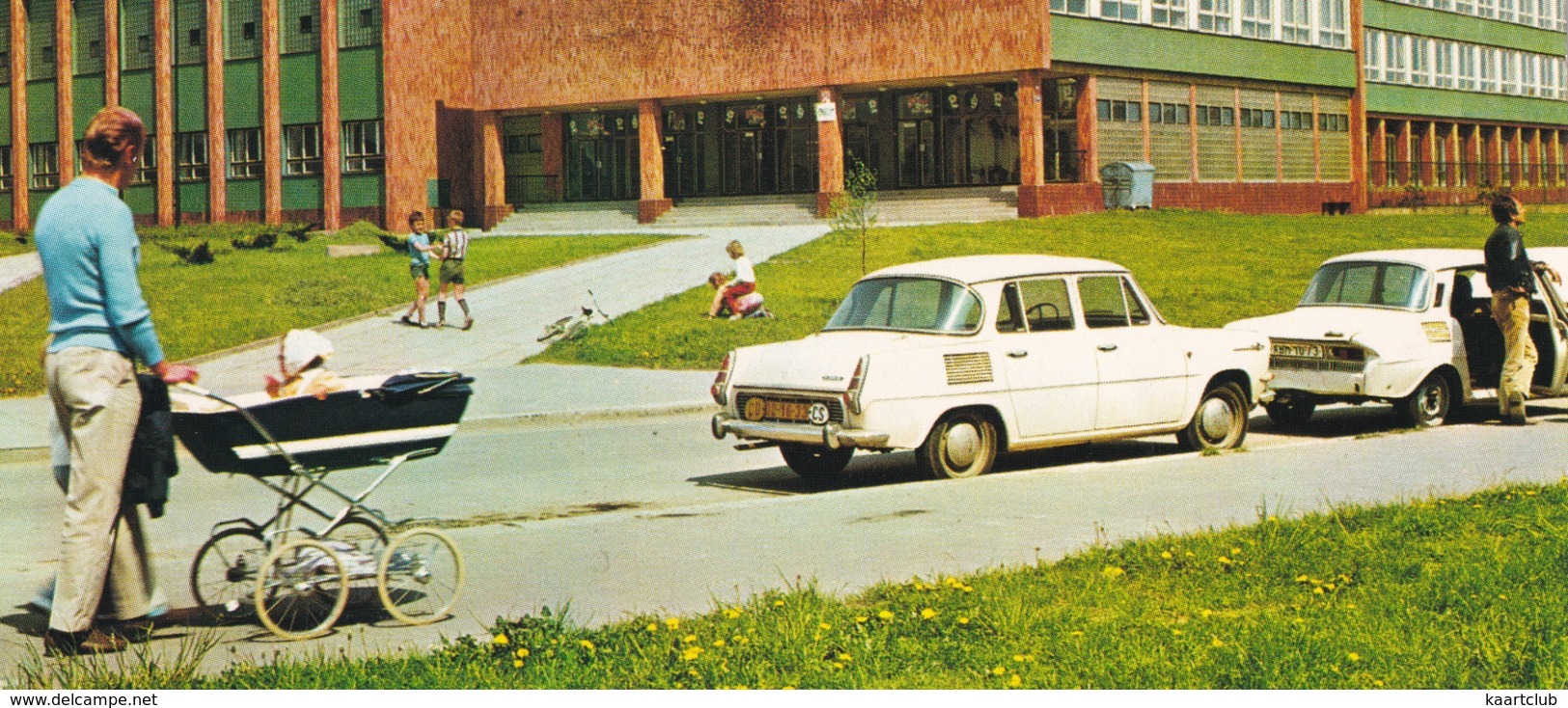 Praha / Prag: VOITURE D'ENFANT / PRAM, SKODA 1000MB, 110 L -  Červený Vrch, Gymnasia - (CSSR) - Toerisme