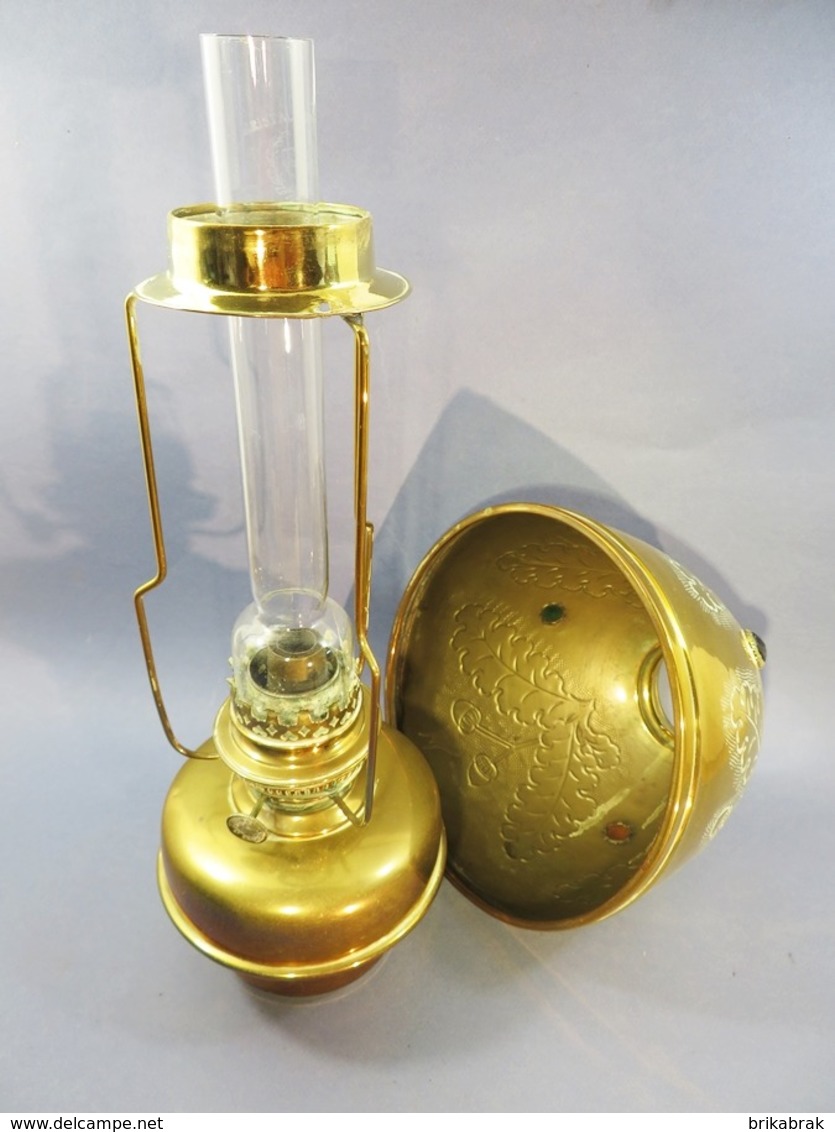 * LAMPE A PETROLE AVEC ABAT-JOUR - Eclairage