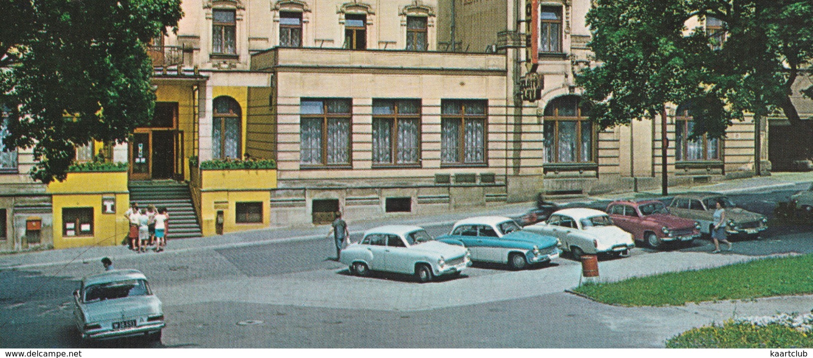 Liberec: MERCEDES W110, 4x WARTBURG 311 & 312, GAZ-VOLGA M21 - Interhotel 'Zlaty Lev' -  (CSSR) - Toerisme