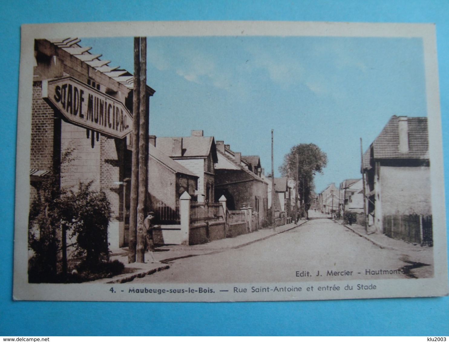 59 - Maubeuge Sous Le Bois - CPSM - Rue Saint Antoine Et Entrée Du Stade - 1947 - Maubeuge