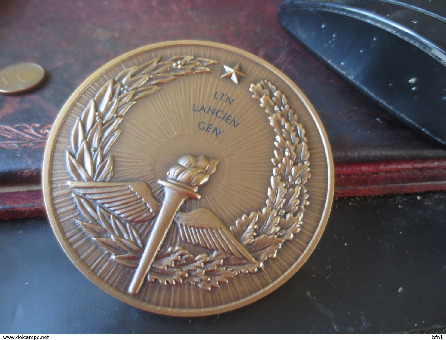 MEDAILLE DANS SON ECRIN - LTN LANCIEN GEN - DUCI ET MILITI -ECOLE D'ETAT MAJOR - France