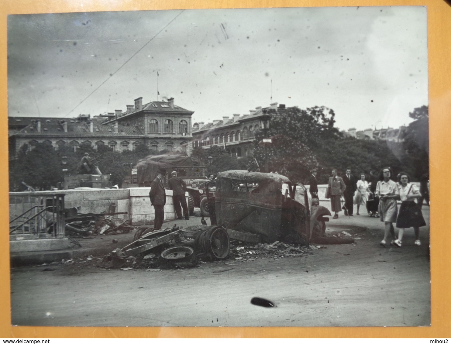 CAMION CALCINE QUAIS DE SEINE ? LIBERATION DE PARIS GUERRE WW2 PHOTO DE PRESSE 24 X 18 Cm PHOTO PRESSE LIBERATION - Guerre, Militaire