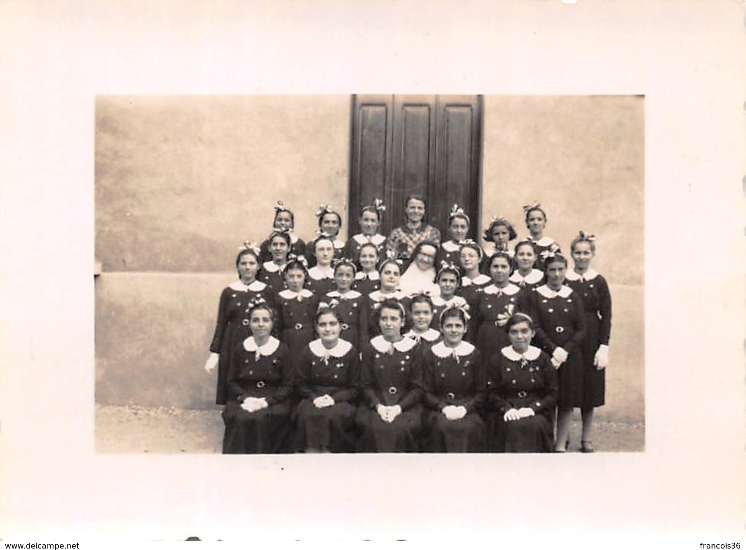 Photographie à AVIGNON Au Bon Pasteur En 1940 - Colo Colonie De Vacances De Jeunes Filles Avec Religieuse - Lieux