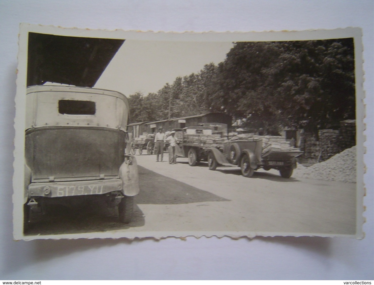 PHOTOGRAPHIE Ancienne : CHARGEMENT DE MARAICHERS / GARE DE HYERES ( VAR ) - Automobiles