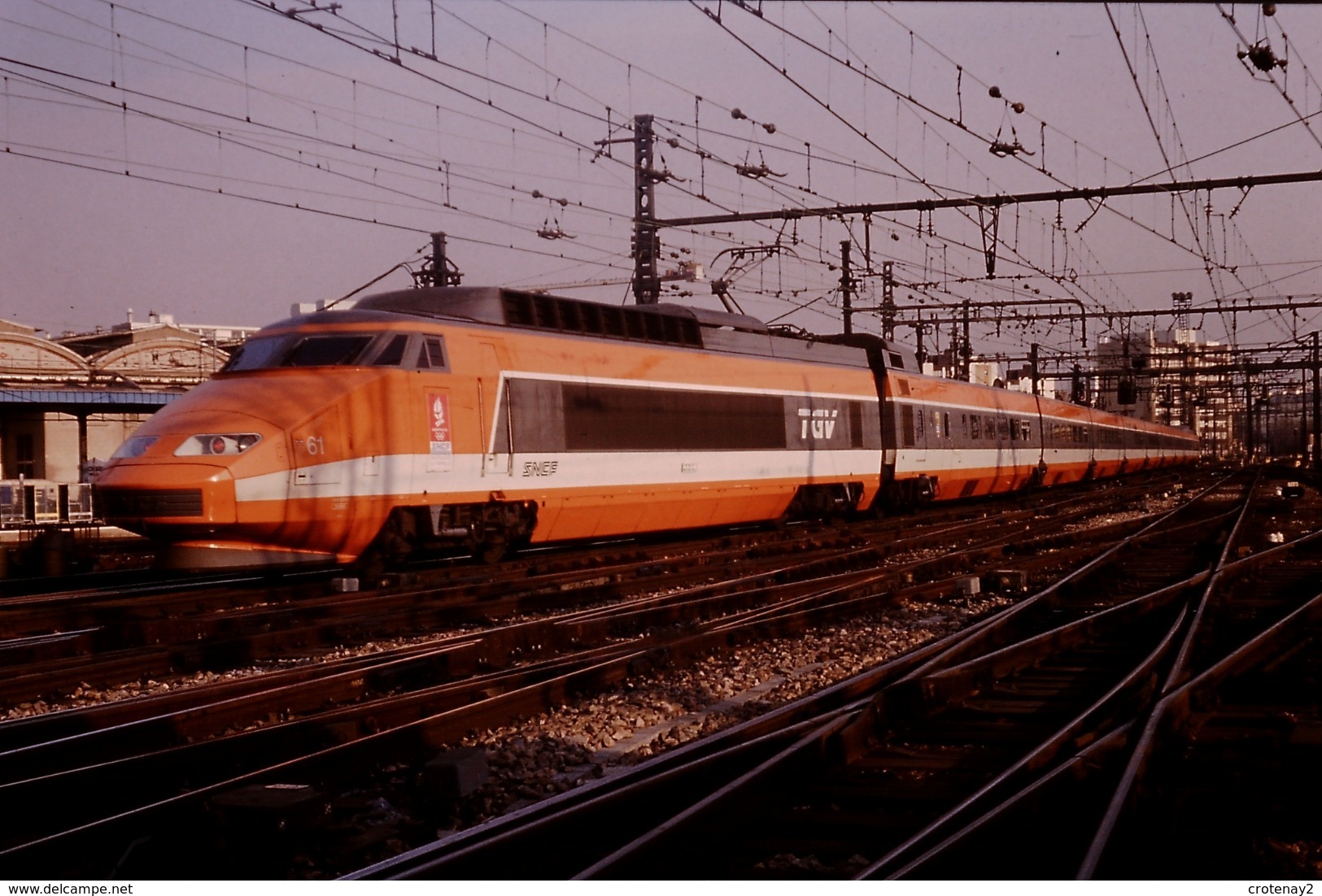 Photo Diapo Diapositive Slide Train Wagon TGV SNCF 61 Paris Gare De Lyon Le 27/02/1992 VOIR ZOOM - Diapositives