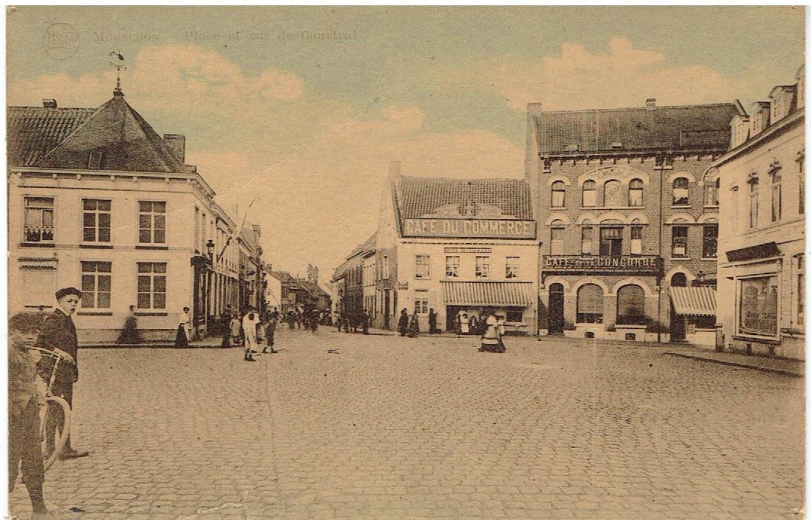 MOUSCRON - Marché Et Rue De Courtrai - Moeskroen