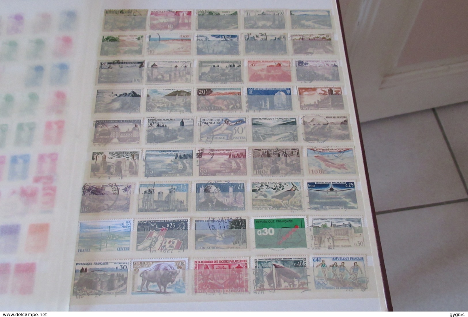 France  LOT DE   timbres  Oblitérés 1900 -2000 dans un classeur de 32 pages en  très bon état    27 scans