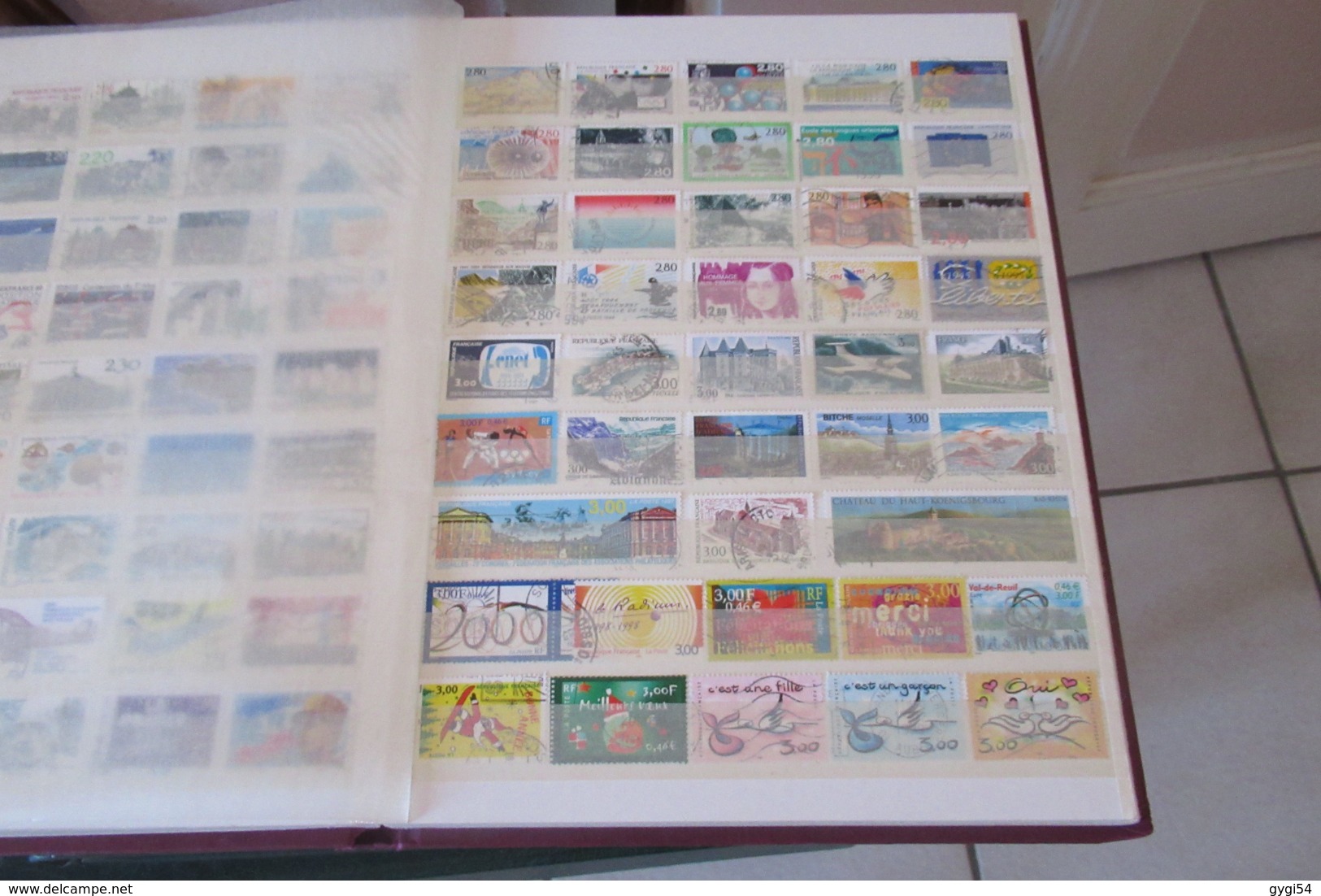 France  LOT DE   timbres  Oblitérés 1900 -2000 dans un classeur de 32 pages en  très bon état    27 scans