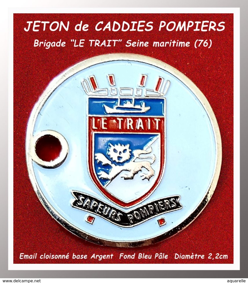 SUPERBE JETON De CADDIES :SAPEURS POMPIERS, Brigade De "LE TRAIT "en SEINE MARITIME (76) ARGENT, FOND BLEU  Verso Neutre - Gettoni Di Carrelli