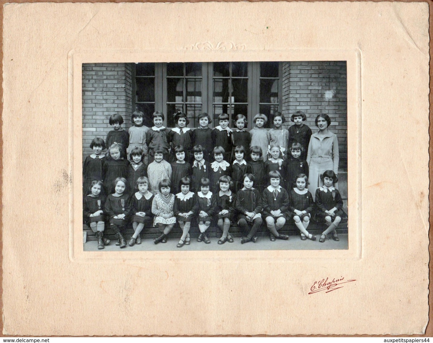 Grande Photo Originale Scolaire - Photo De Classe & école De Filles Vers 1920/30 à Identifier - Photo E. Chapuis - Personnes Anonymes