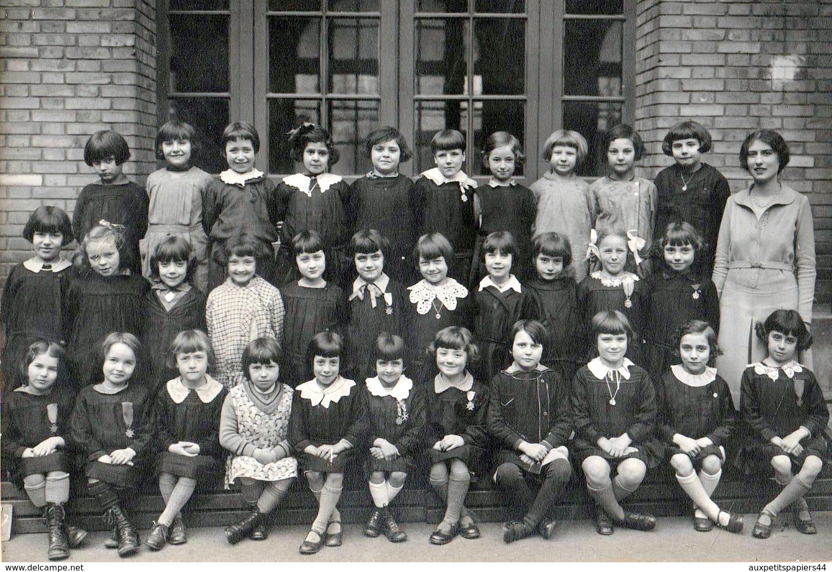 Grande Photo Originale Scolaire - Photo De Classe & école De Filles Vers 1920/30 à Identifier - Photo E. Chapuis - Personnes Anonymes