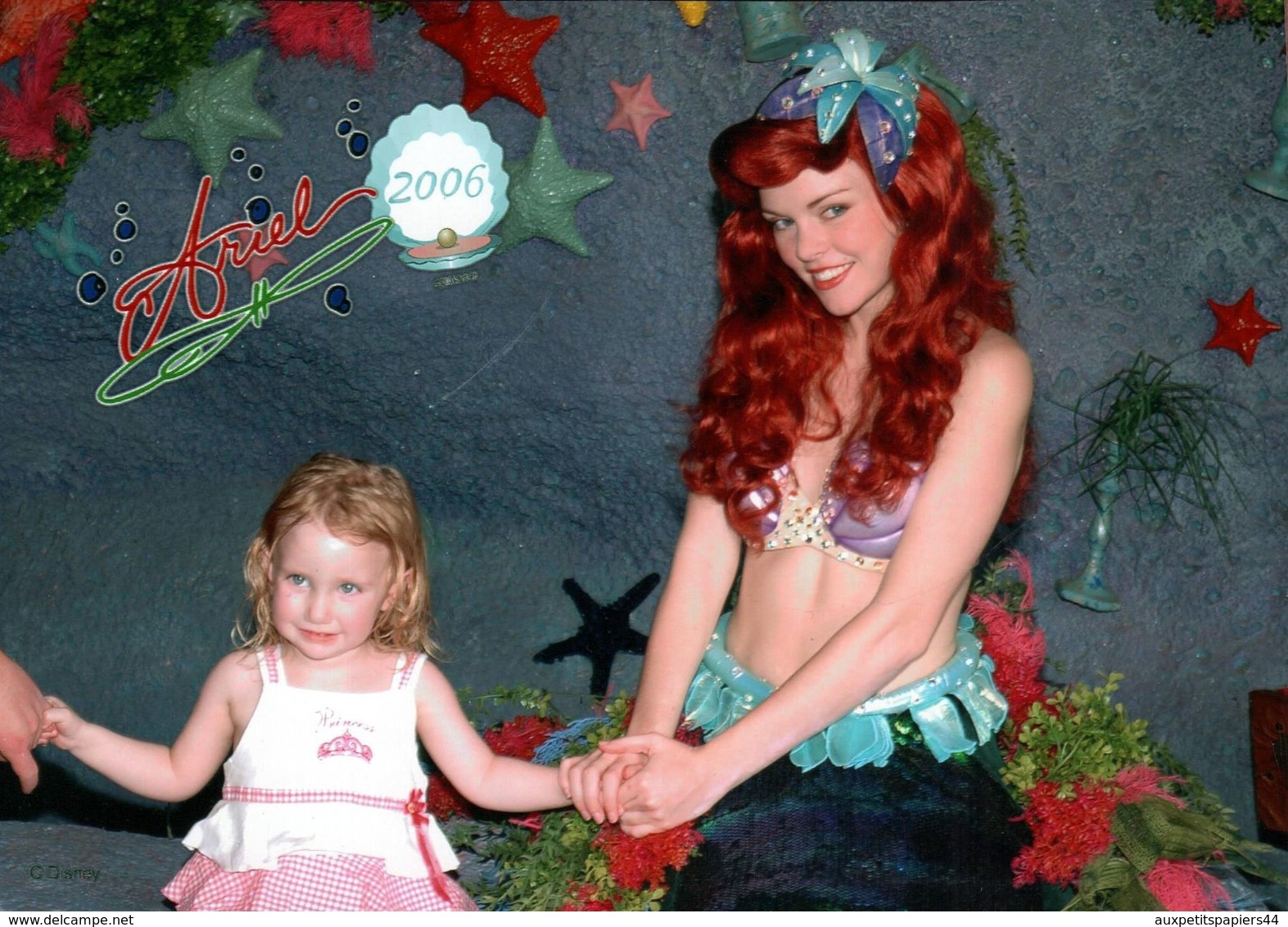 Grande Photo Couleur Originale Rencontre Avec La Petite Sirène (film, 1989) En 2006 - Studios Disney & Ariel - Personnes Identifiées