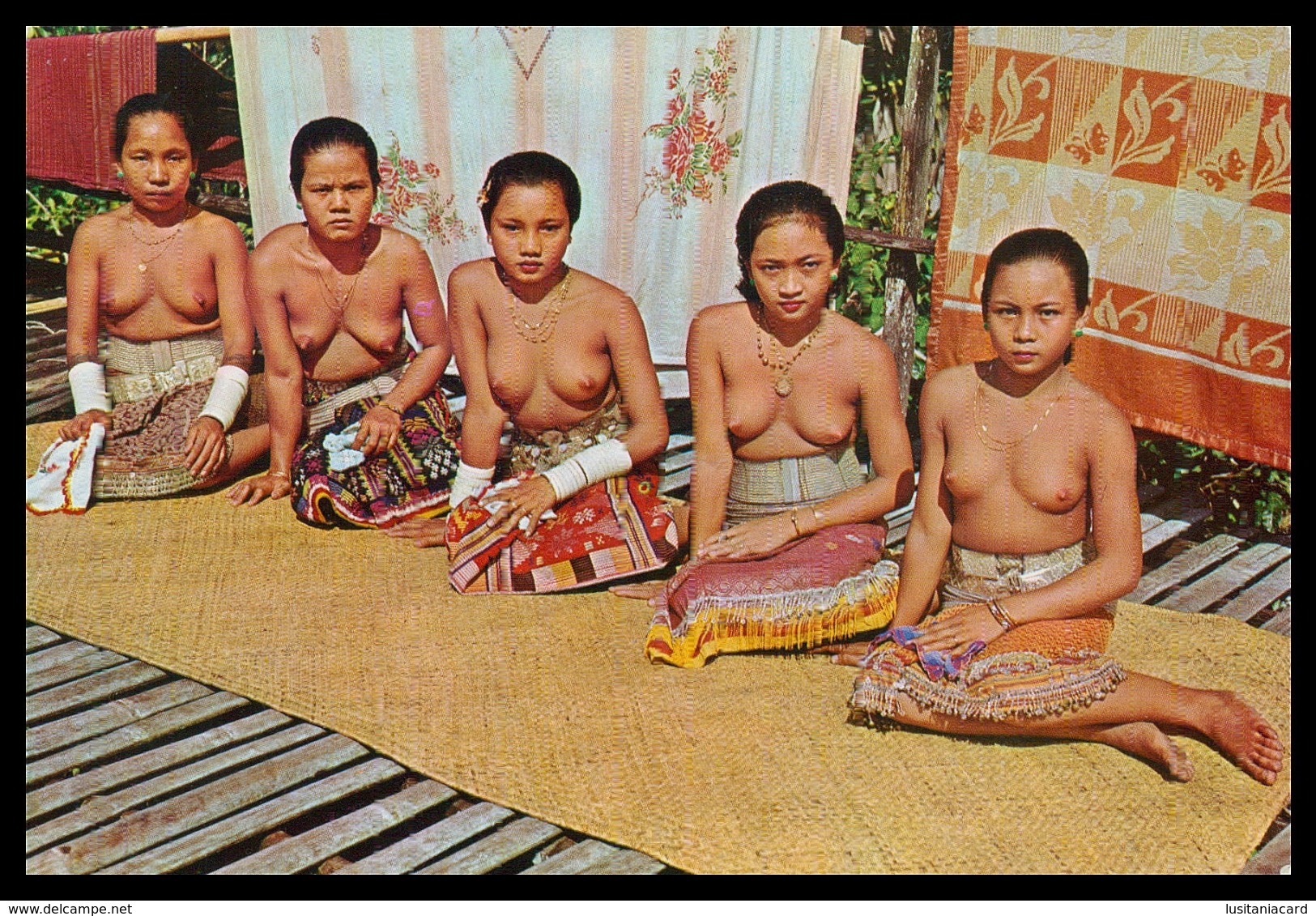 MALASIA - SARAWAK -" Sea Dayak Relaxing At The Verandah Of Their Long House.(Ed. S. W. Nº 603) Carte Postale - Malaysia