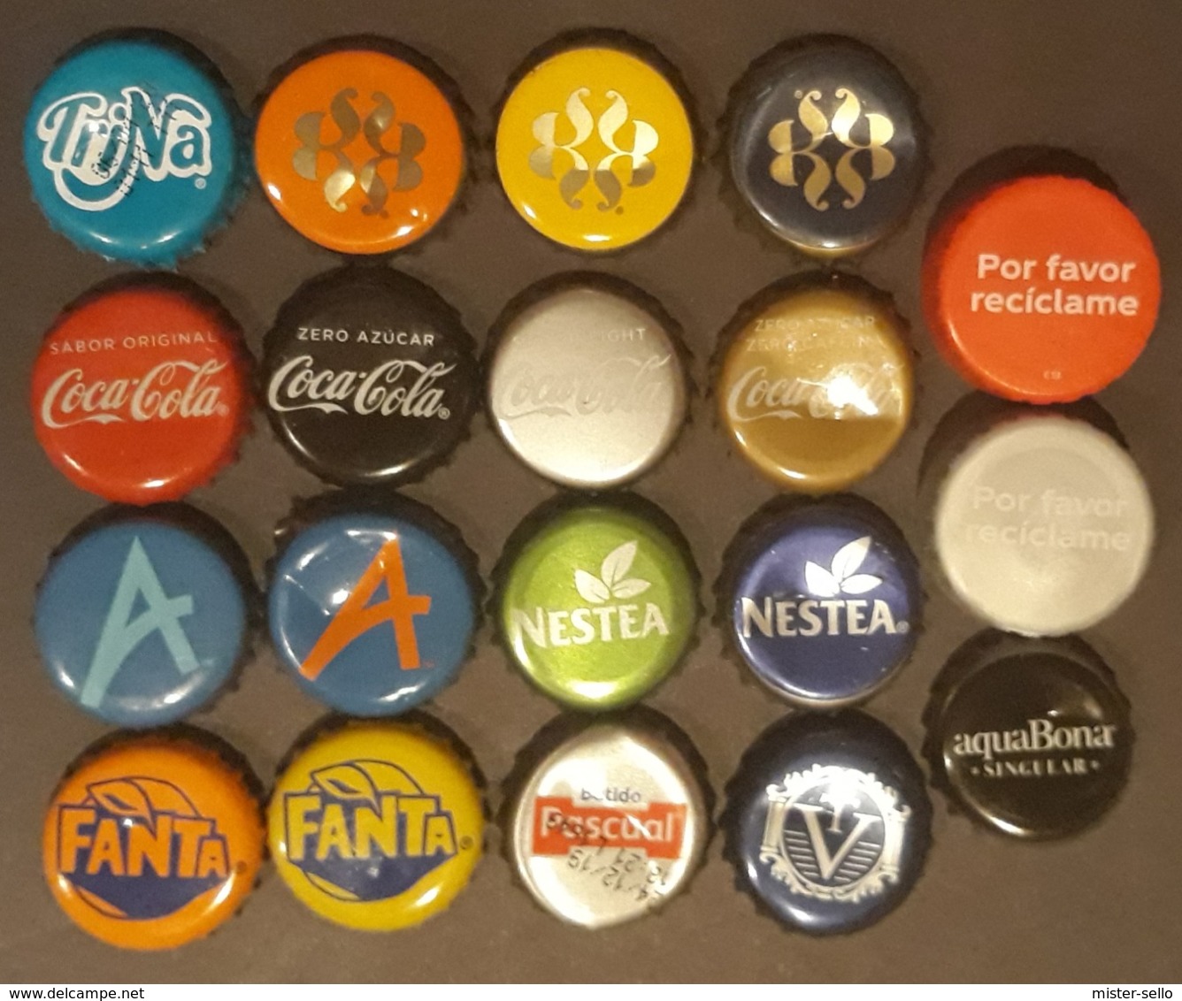 ESPAÑA. 17 CHAPAS + 2 TAPONES DE REFRESCOS, AGUA, BATIDOS, TÓNICA - Soda