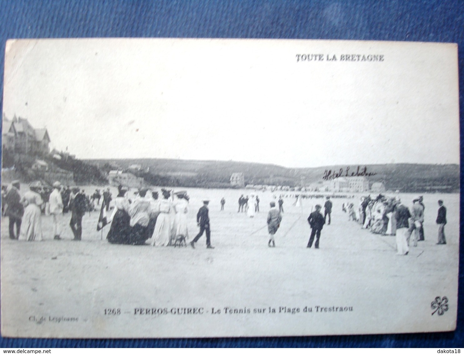 22 ,perros Guirec ,le Tennis Sur La Plage Du Trestraou - Perros-Guirec