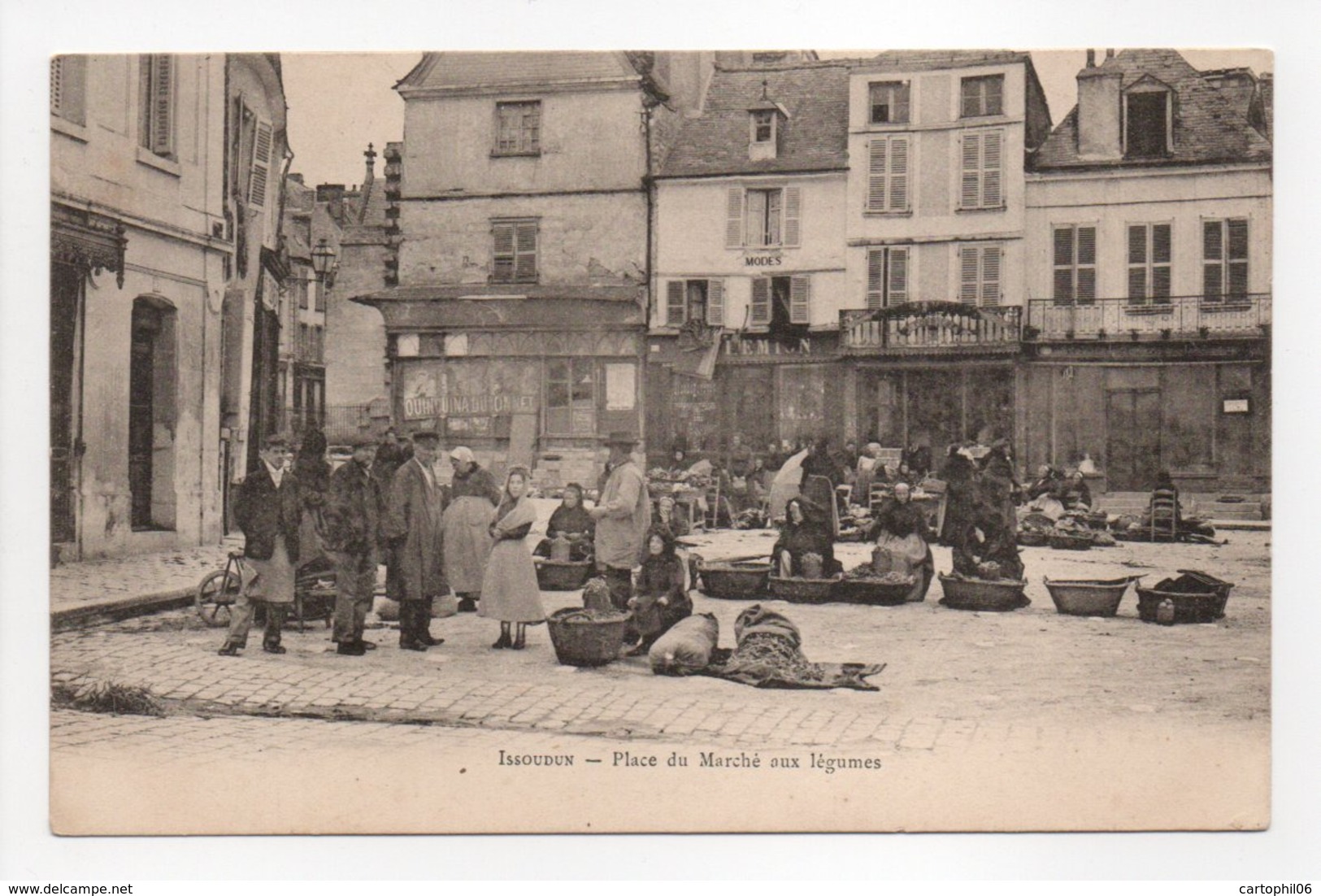 - CPA ISSOUDUN (36) - Place Du Marché Aux Légumes (belle Animation) - - Issoudun