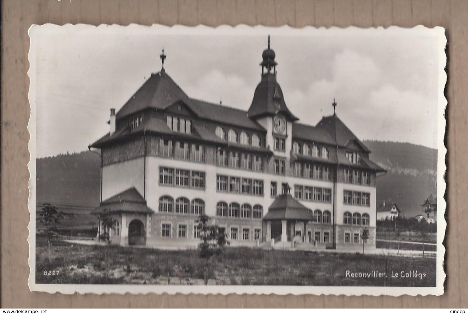 CPSM SUISSE - RECONVILIER - Le Collège - TB PLAN Etablissement Scolaire Et Sa Façade - Reconvilier