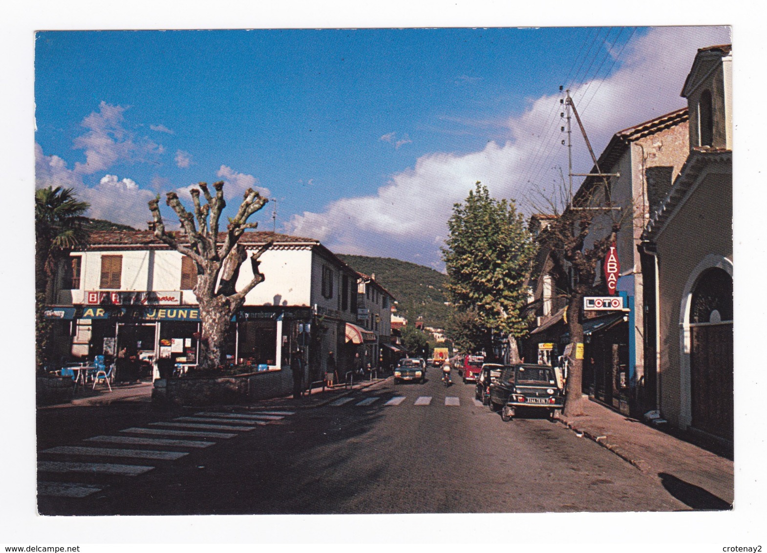 06 PEYMEINADE Village Provençal à L'Ouest De Grasse Bar De La Jeunesse Tabac Loto Citroën Ami 6 Break Renault 4L - Grasse