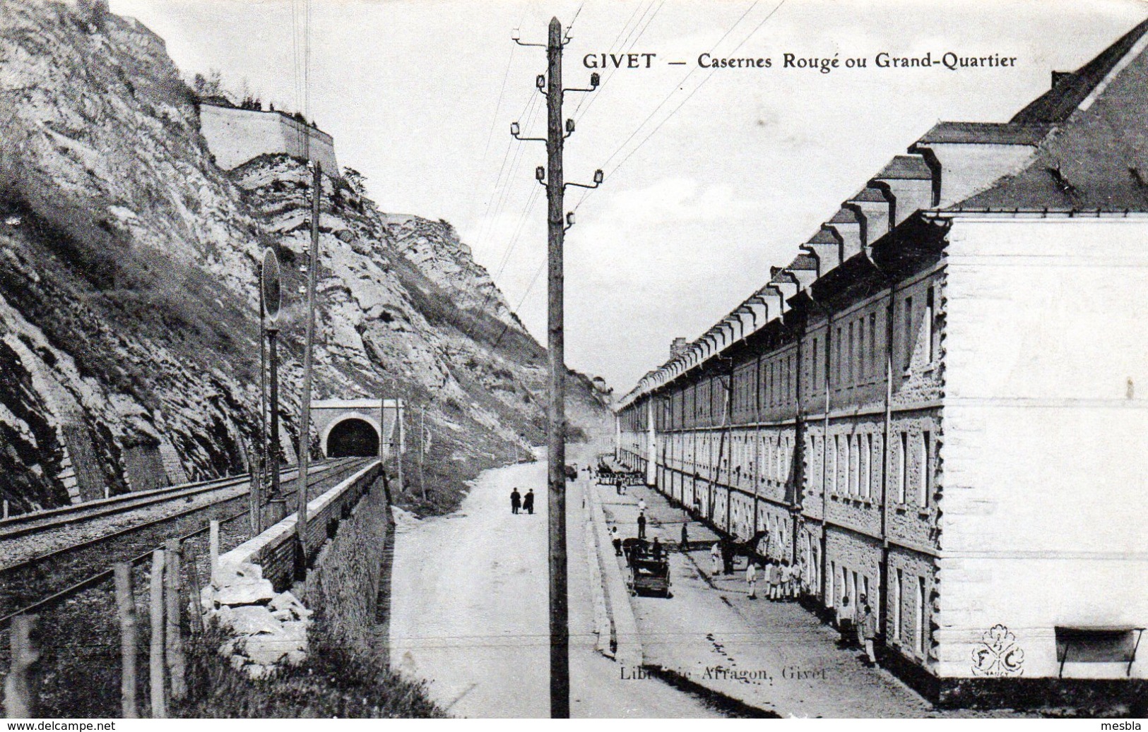 CPA -   GIVET  (08)  Casernes Rougé Ou Grand - Quartier - Givet