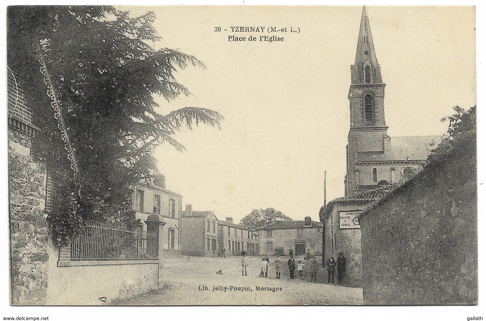 49-YZERNAY-Place De L'Eglise...  Animé - Autres & Non Classés