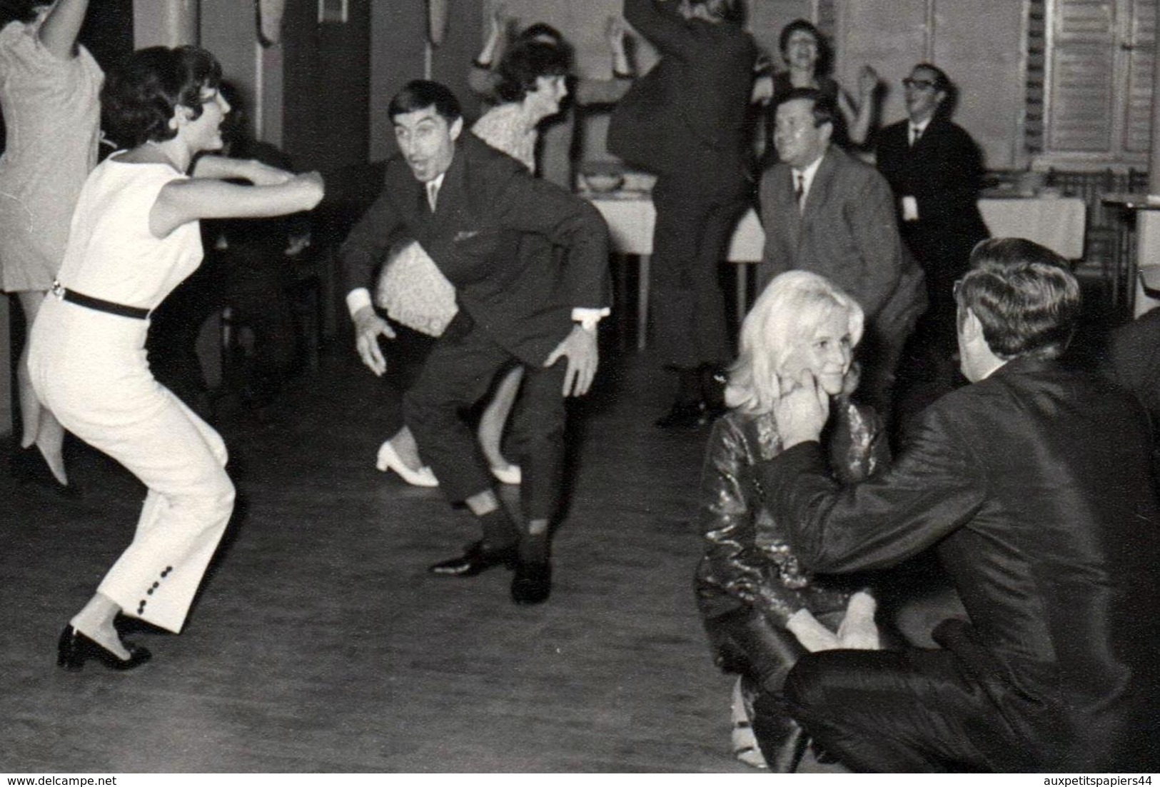 Amusante Photo Originale Danse Et Danseurs Fous Sur Danses Russes Ou Pas Mais Gros Délire ! Fête & Lâchage Général - Personnes Anonymes