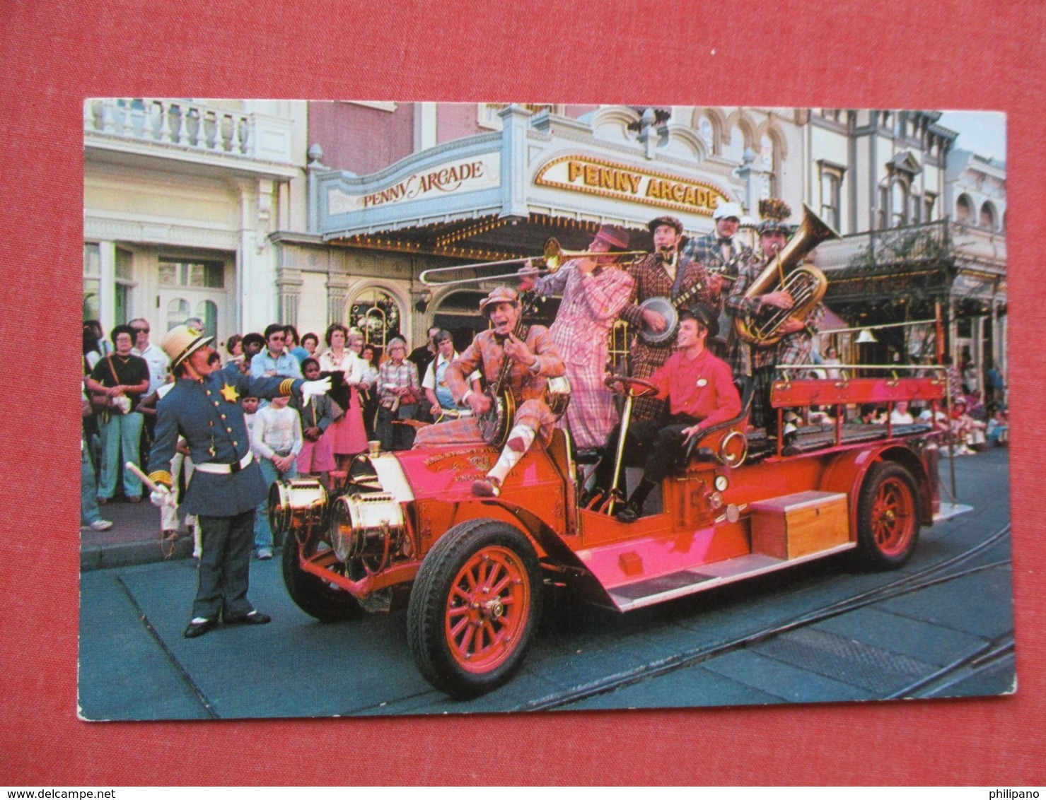 Disneyworld The Banjo Kings  Policeman  Firetruck Ref 3630 - Disneyworld