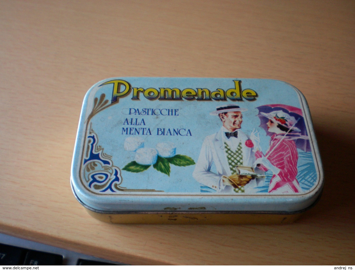 Old Tin Box Promenade Pasticche Alla Menta Bianca - Boxes