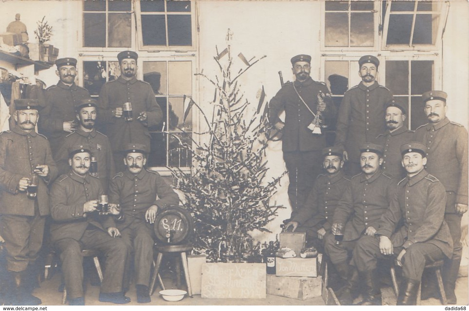 CARTE PHOTO ALLEMANDE - GUERRE 14-18 - NOËL AUTOUR DU SAPIN - Guerre 1914-18