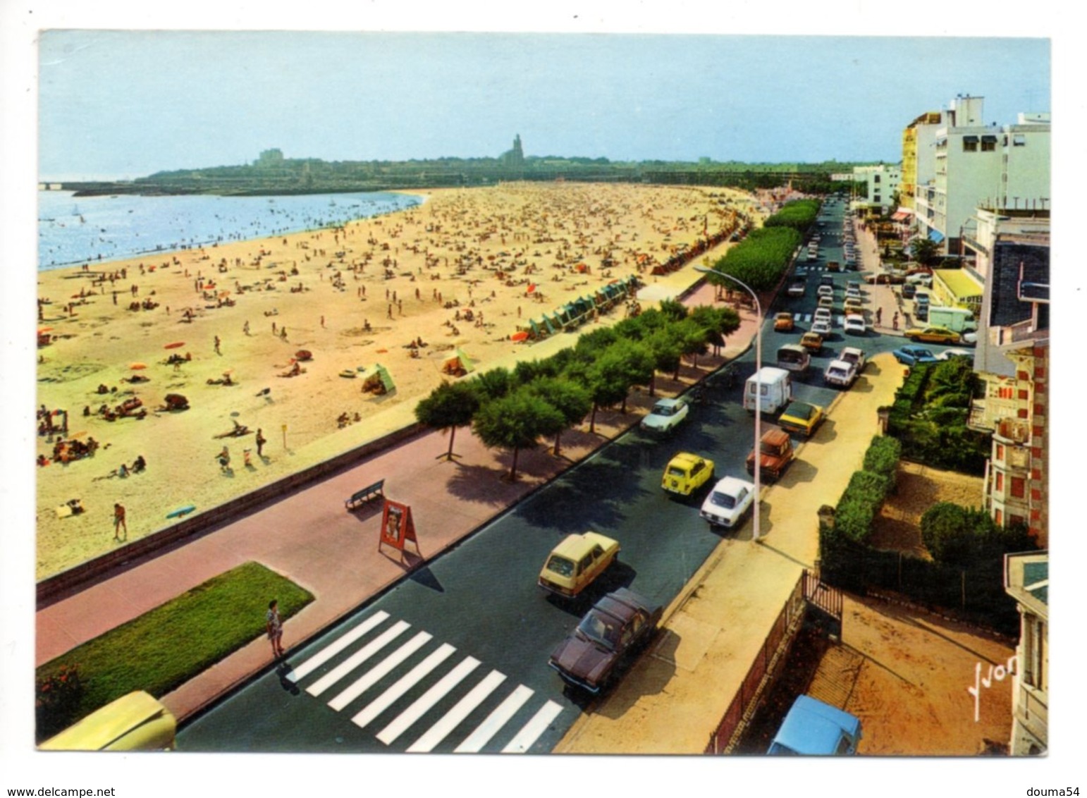 RENAULT 4, CITROEN GS, ALFA ROMEO, à Royan - Voitures De Tourisme