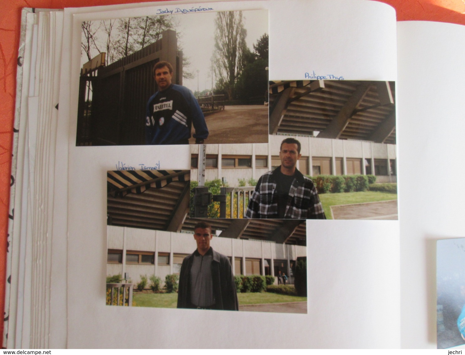 un album avec plus de 150 photo et autographes du racing club de strasbourg .leboeuf . keller. sauzee gohel .vencel .