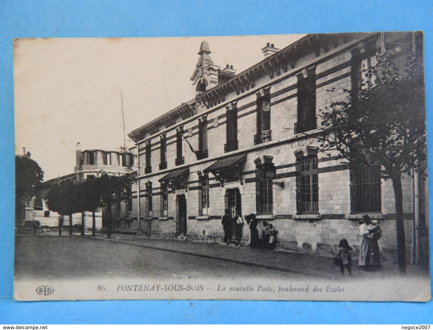 Fontenay-sous-Bois : La Nouvelle Poste Boulevard Des Ecoles ( Personnages ) - Fontenay Sous Bois