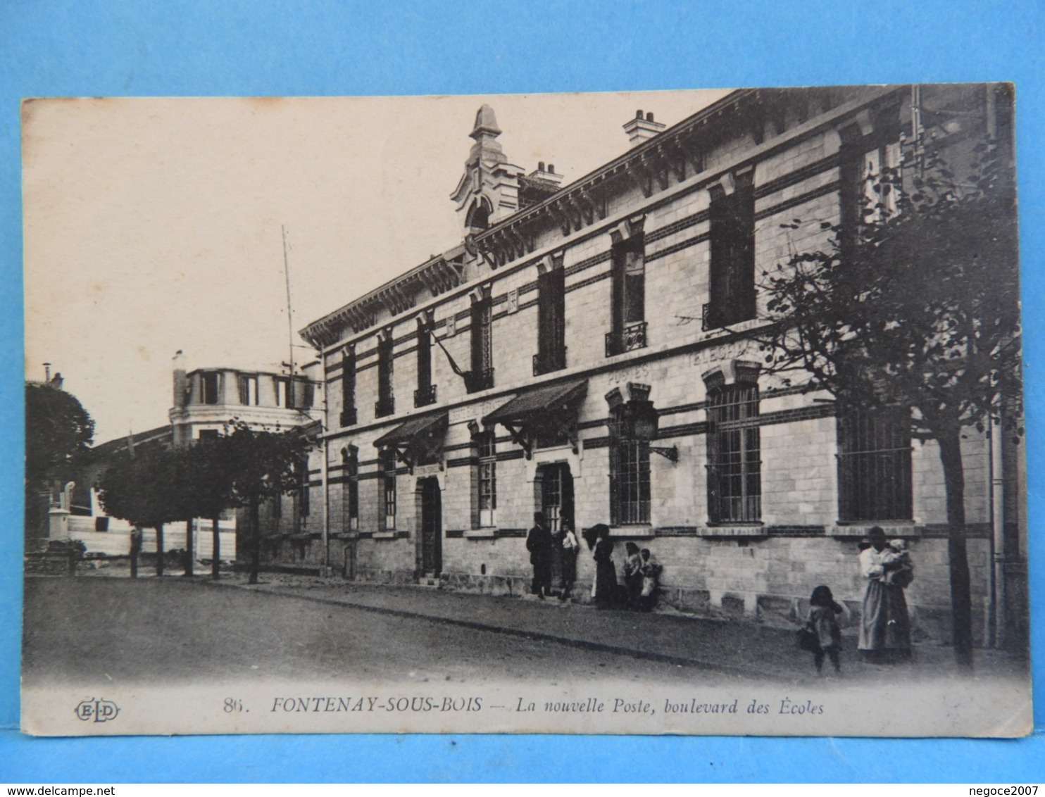 Fontenay-sous-Bois : La Nouvelle Poste Boulevard Des Ecoles ( Personnages ) - Fontenay Sous Bois